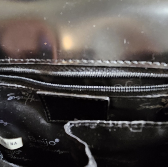 Beijo by Susan Handley Crossbody Bag Purse Purple Patent - Picture 14 of 15